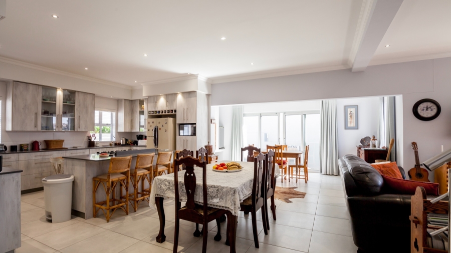 3 Bedroom Property for Sale in Calypso Beach Western Cape